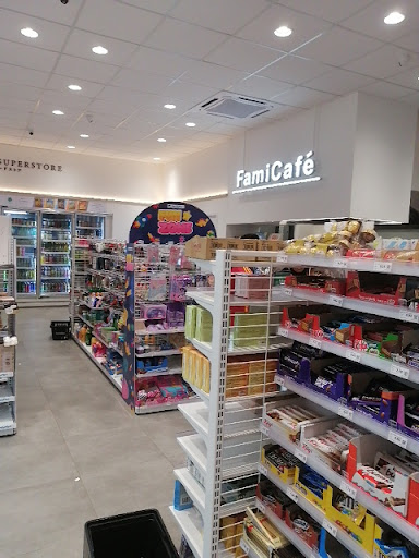 FamilyMart Anjung Warisan, Pekan