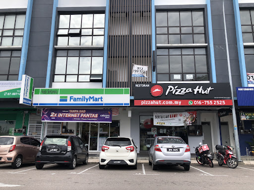 FamilyMart Pekan Sentral, Pekan Nanas